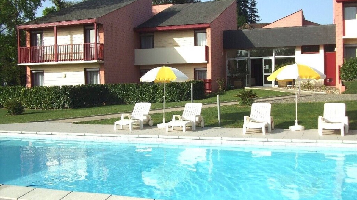 Salies-de-Bearn Apartment | 3-star family residence T2 air-conditioned floor with heated swimming pool