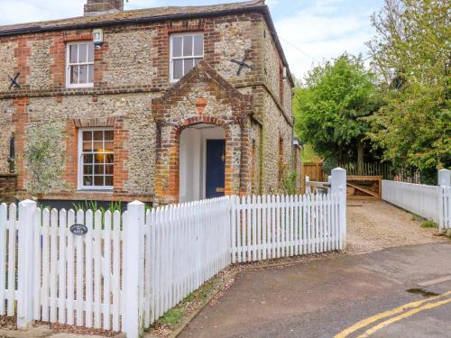 Wymondham House | 3 Station Cottages
