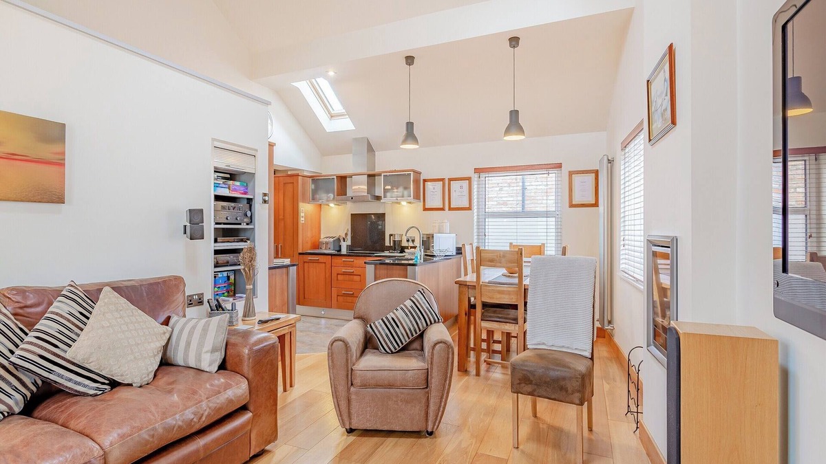 Ripon Cottage | 3 steps to entrance.