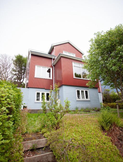 Torshavn Villa | 3 storey, 5 bedroom, 3 bathroom house in the center of Tórshavn
