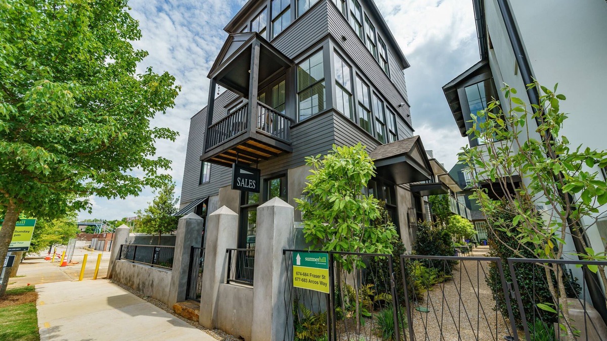 Summerhill House | 3 Story 2BR-2.5BA Townhouse w/Terrace/pool Downtown ATL OpenJUNE 22-27,JULY 2-11