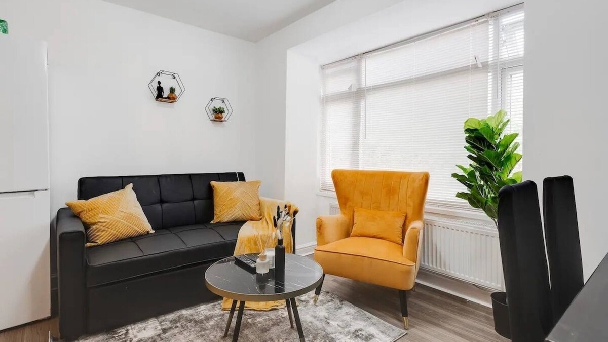 Cheetham Hill House | 3 story Family Home/Spacious & Modern/Free Parking