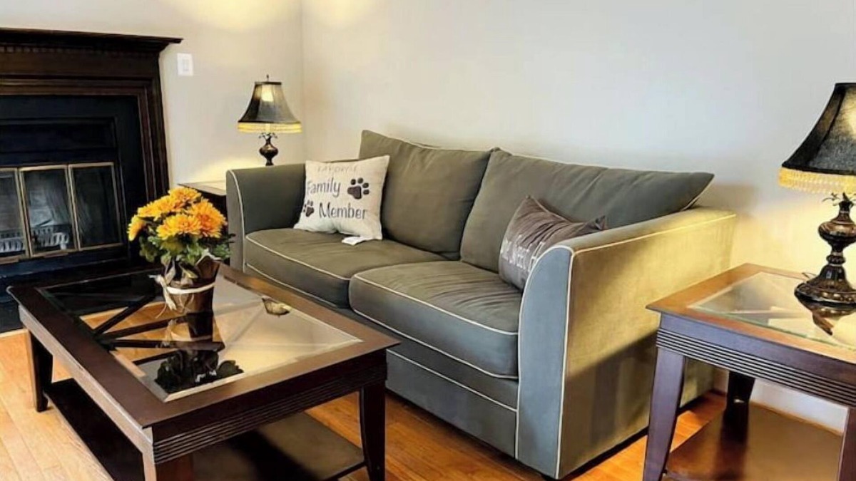 Herndon House | 3 Story SF Home - 5 BDR 3.5 Bath - Prime Location!