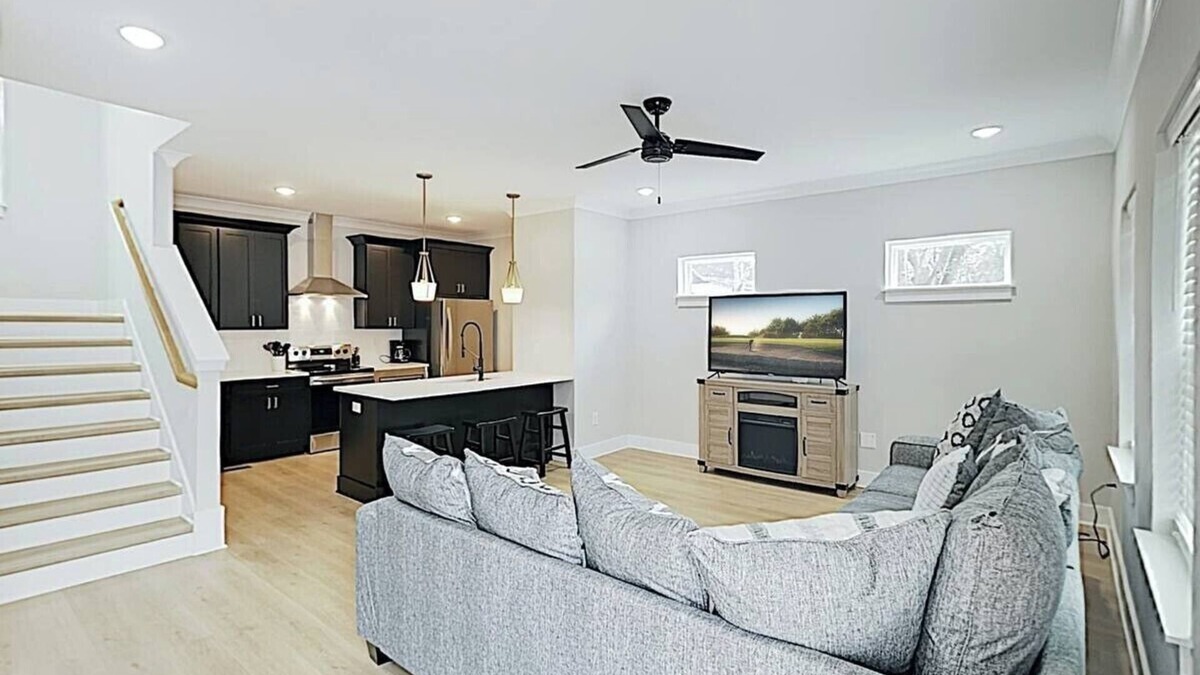 Talbot's Corner House | 3-story Townhome GREAT location in East Nashville