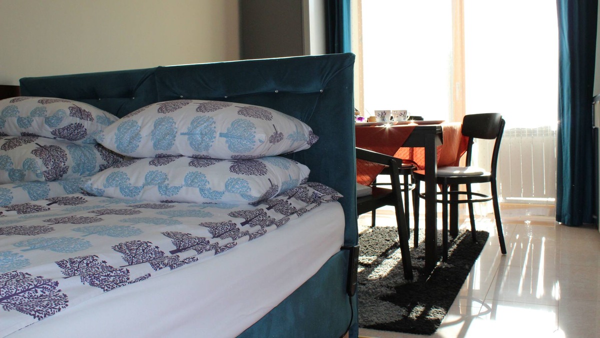 Stare Miasto District Apartment | 3- STUDIO features both WiFi and private parking free of charge.