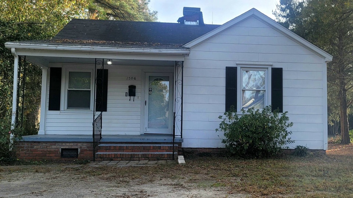 Kinston House | 3 Sunflower Serenity Retreat 3 bedroom 1.5 bathroom, kitchen, laundry and shed