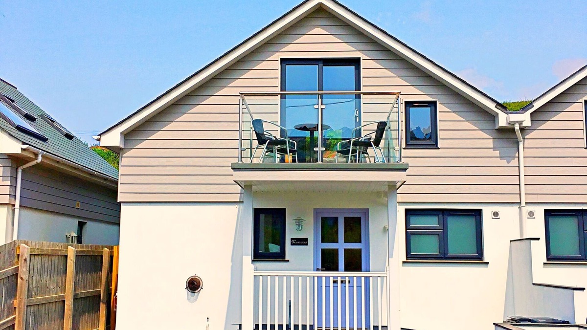 Polzeath Villa | 3 The Navigators Sleeps 4 (2 Bedrooms) Only 100 meters from the beach