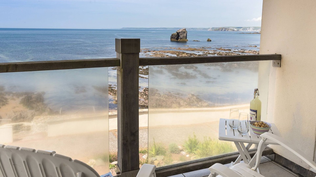 Burgh Island Cottage | 3 THURLESTONE ROCK, pet friendly, with pool in Thurlestone