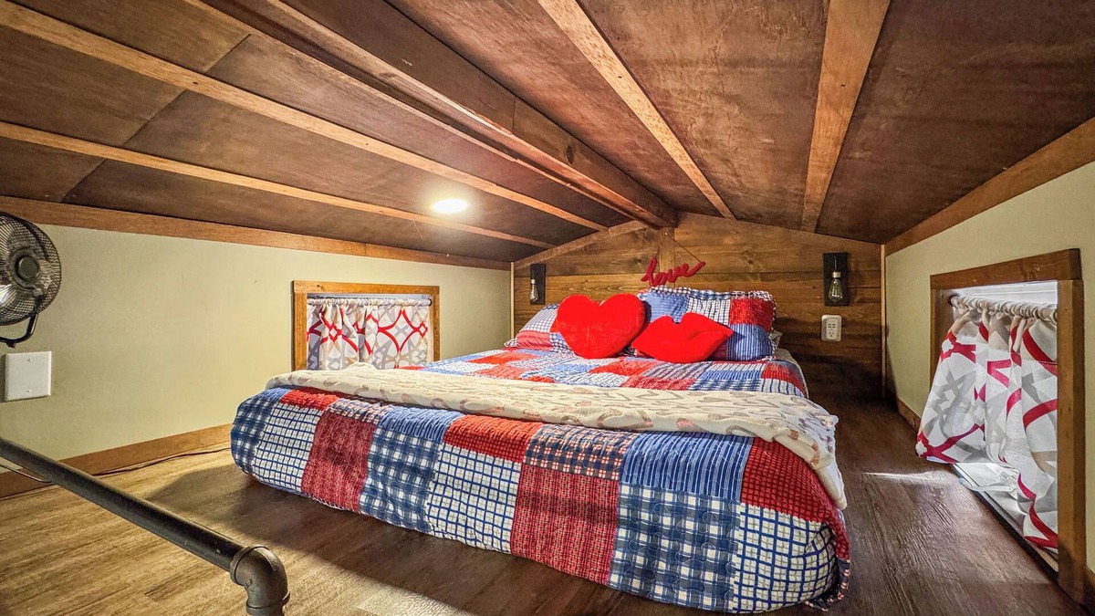Hico Cabin | 3 Tiny Town Romantic tiny home Animals Fire Pit