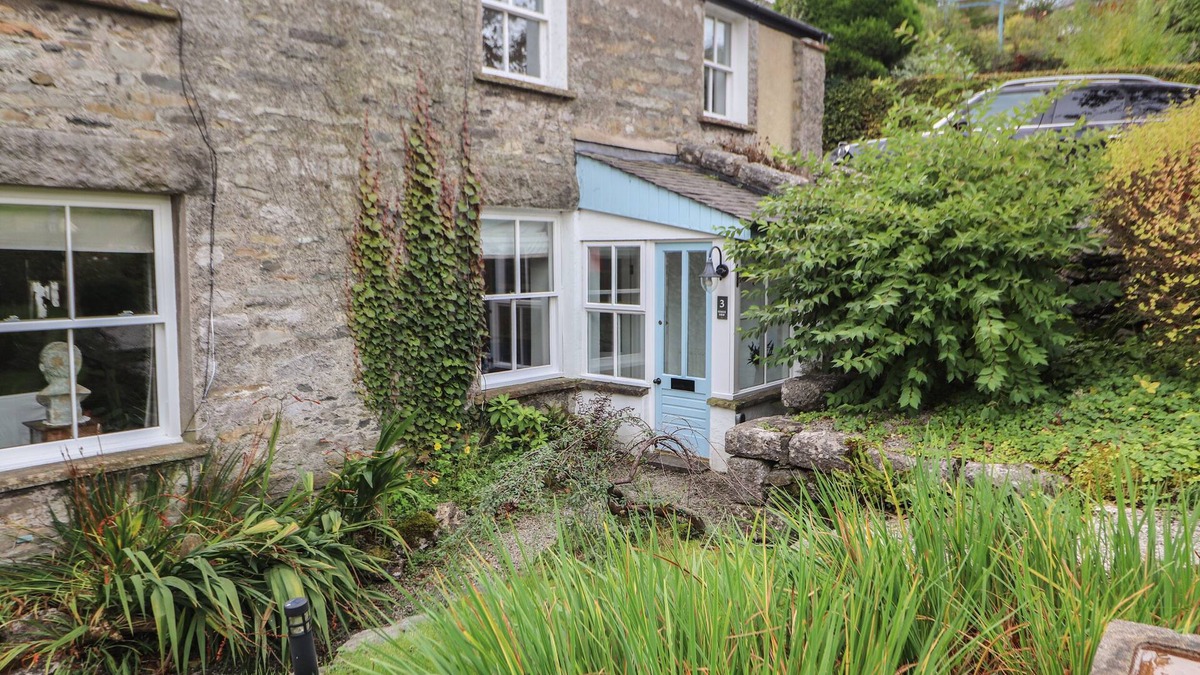Lindale Cottage | 3 TOWER VIEW, family friendly, with open fire in Grange-Over-Sands