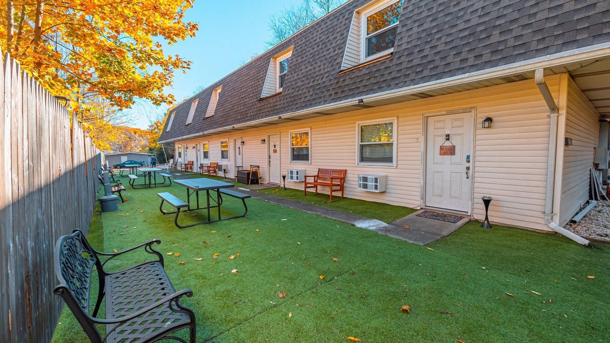 Saylorsburg House | 3 Townhomes near Hiking & Fun!*Fireplace*Patio*