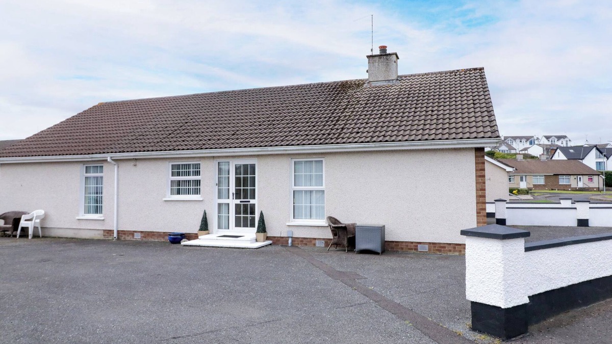 Castlerock Cottage | 3 WARKE PLACE, pet friendly, character holiday cottage in Castlerock