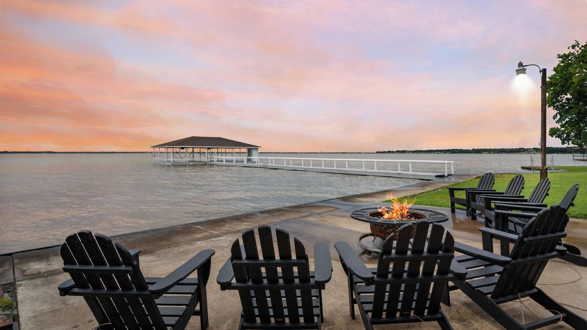 Streetman Cabin | 3 Waterfront Cabins w/Private Dock+Fishing+Fire Pit