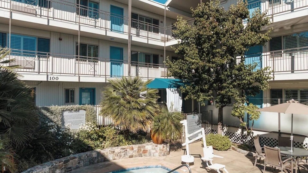 Corte Madera Hotel | 3 Welcoming Suites | Kitchen | Courtyard | Parking | Outdoor Pool | BBQ Area