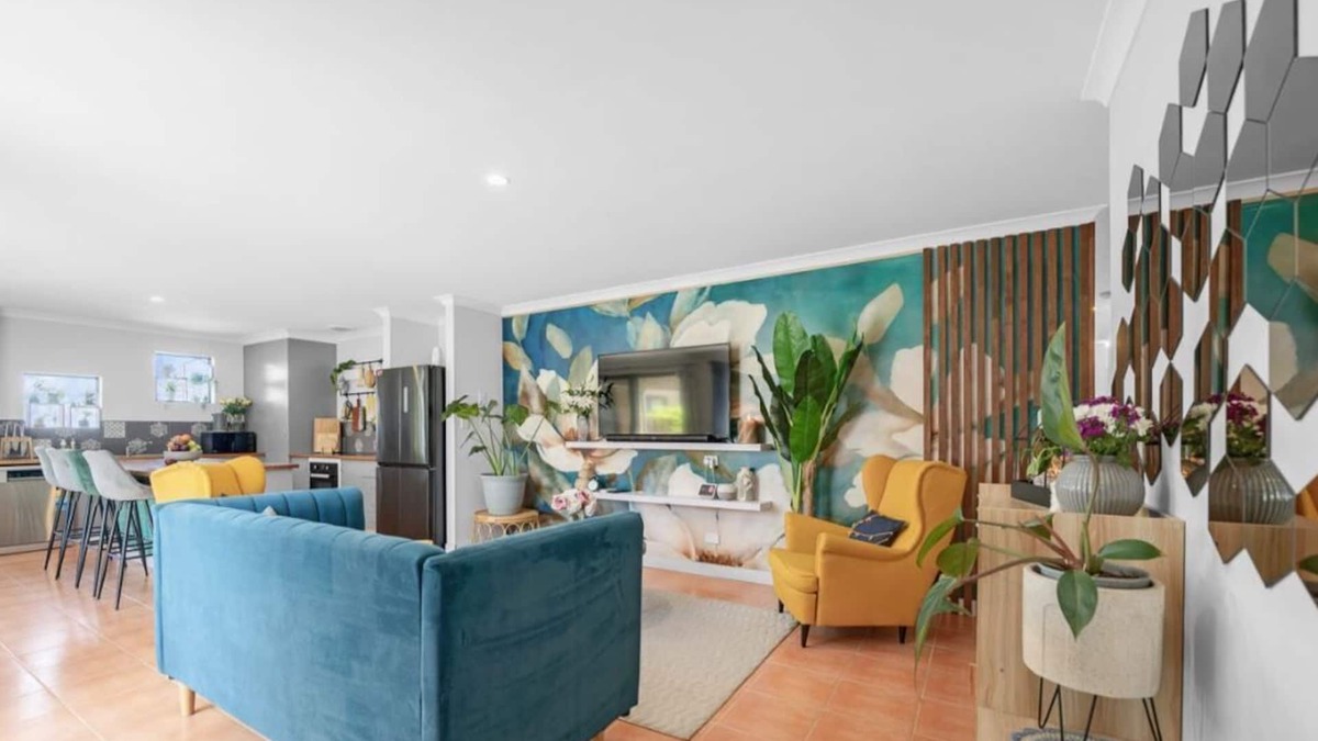 Ellenbrook House | 3 x 2 x 2 Holiday house in Ellenbrook with beautiful view from garden.