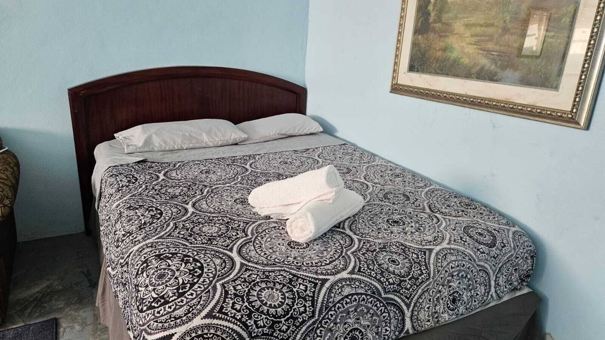 Arecibo Pueblo Apartment | 30 Day Minimum 4 Br/2 Ba -Arecibo Beach Vibes Unit1