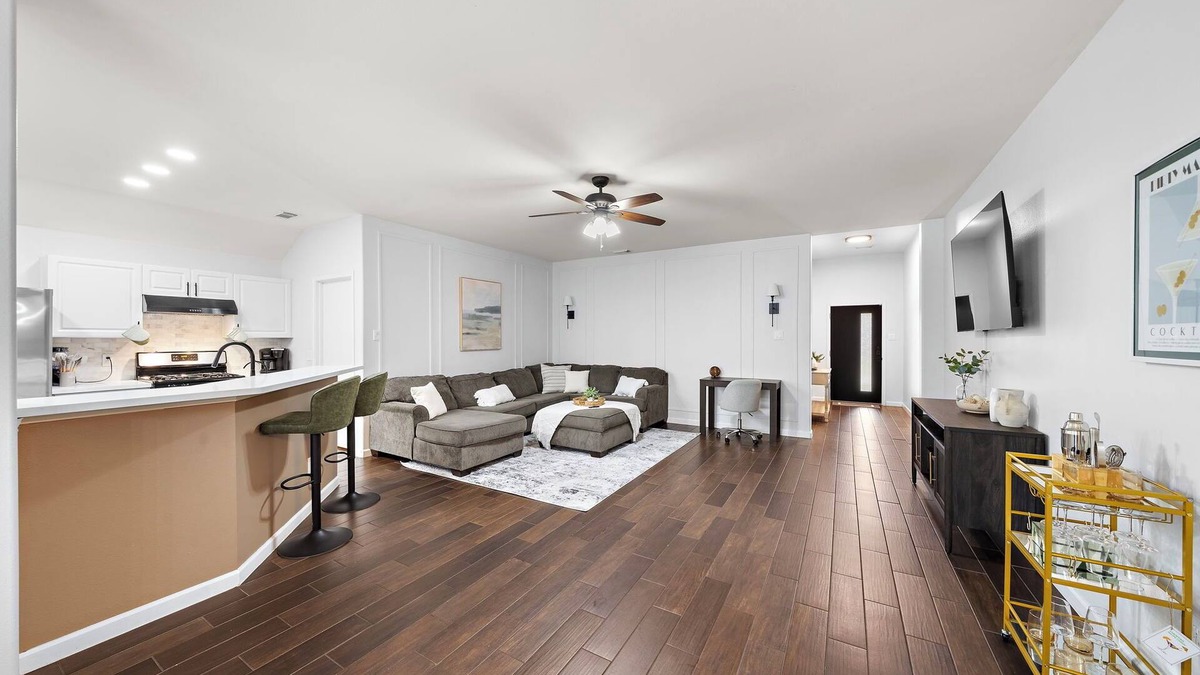 Tomball House | 30+ day stay 3-bedroom house with WiFi Pets Allowed