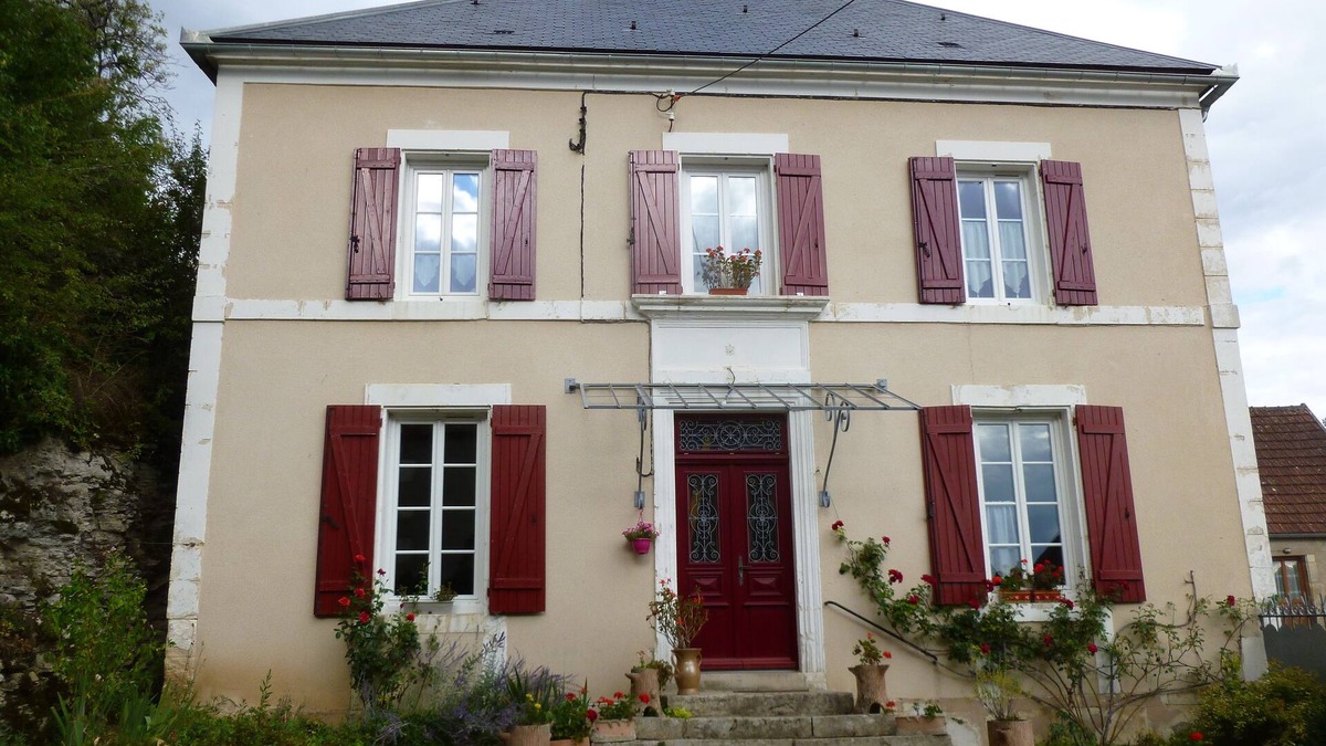 Druyes-les-Belles-Fontaines Apartment | 30 minutes from Guedelon and 2 hours from Paris