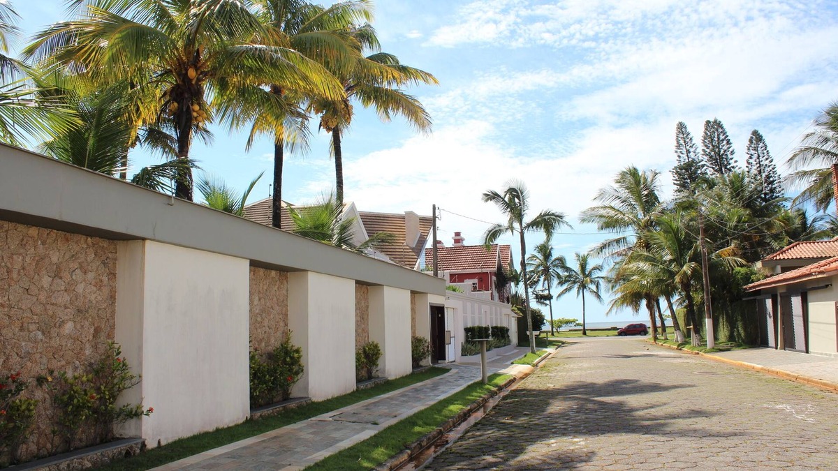 Jardim Imperador House | 30 m from the beach with 8 rooms, 5 suites and swimming pool