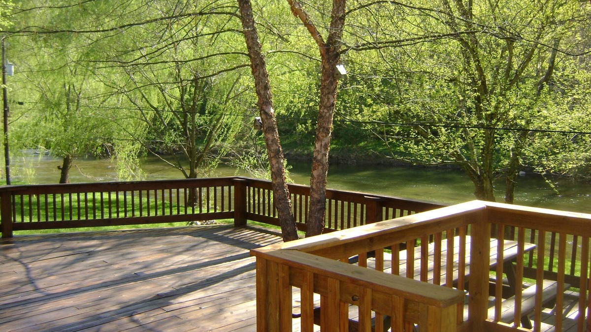 Pearisburg Cabin | 30 min from Blacksburg - Creekside Lodge on Walker Creek