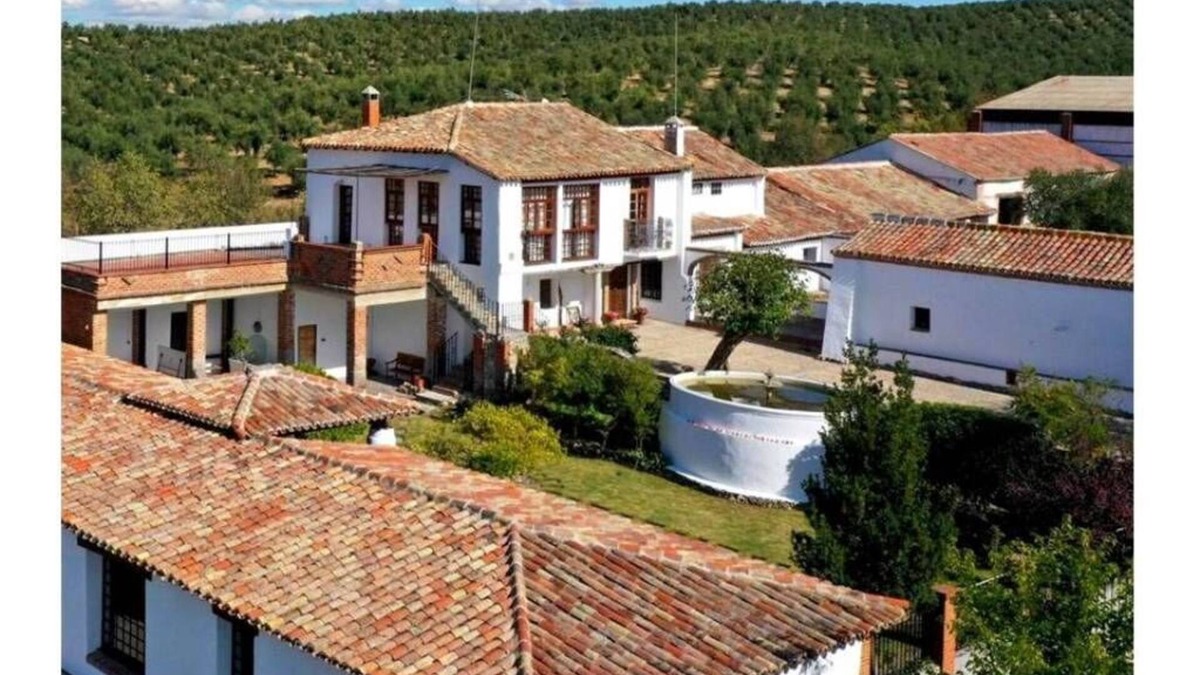 Recas Villa | 30 min from Puy de Fou. Swimming pool, bbcoa,A/C,free Wifi, garden, terrace with view
