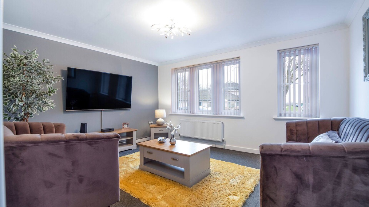 Peterborough House | 🔥30% OFF 28+ nights stays - Large 4 bedroom close to town w/Parking🔥