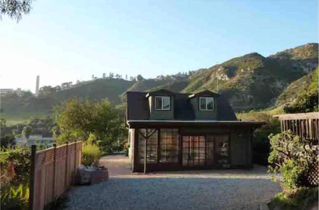 Eastern Malibu House | 30 PCT OFF! Malibu Serene Cottage with King Bed, Beach, BBQ