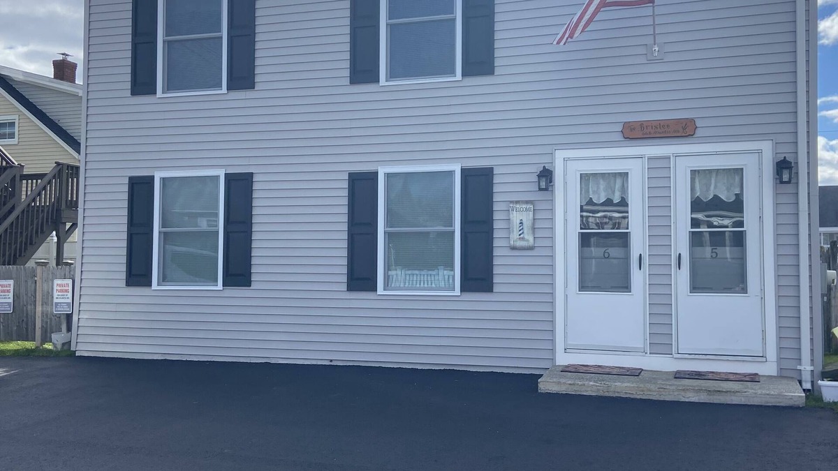 Wells Beach Condo | 30 seconds to the beach. No car needed!
