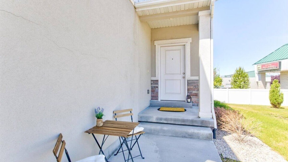 American Fork House | 30+ Stay Welcome! Pet Friendly! Garage! SWEET AF!