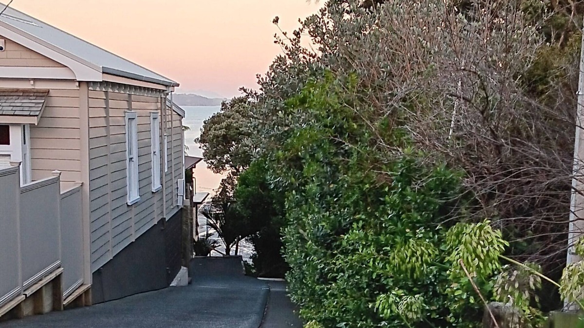 Snells Beach Apartment | 30 steps to beach