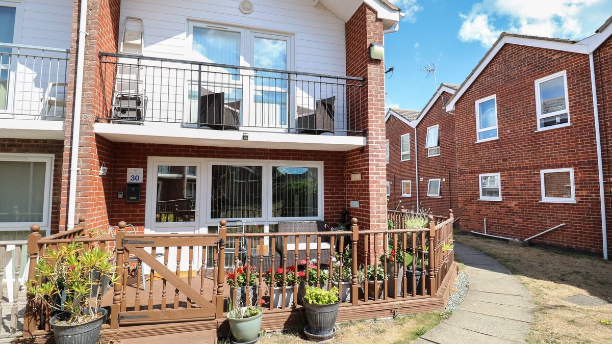 Corton Cottage | 30 The Waterside Holiday Park