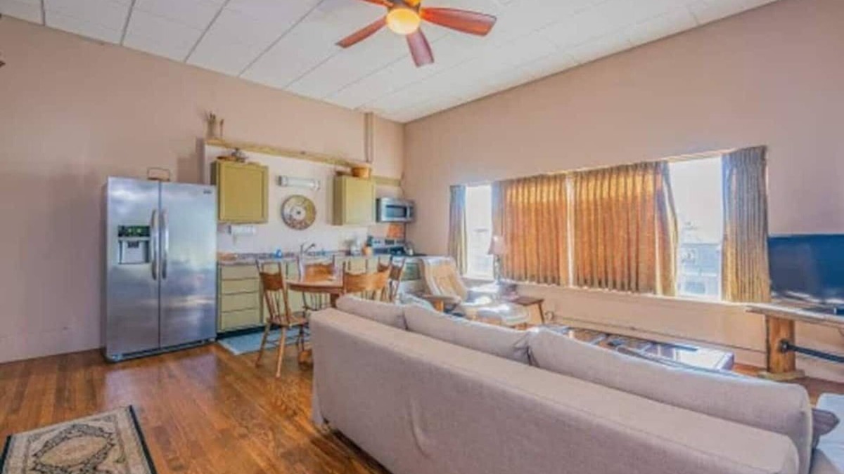 Du Quoin Apartment | 30 West · The View · Scenic Escape near Fairground