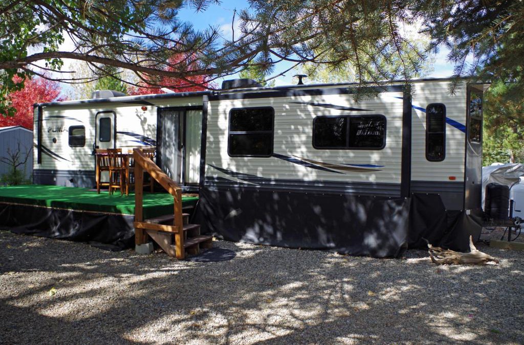 Cascade House | 300 feet from Payette river