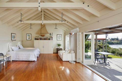 Whakamarama Apartment | 300 m² Apartment ∙ 7 bedrooms ∙ 18 guests