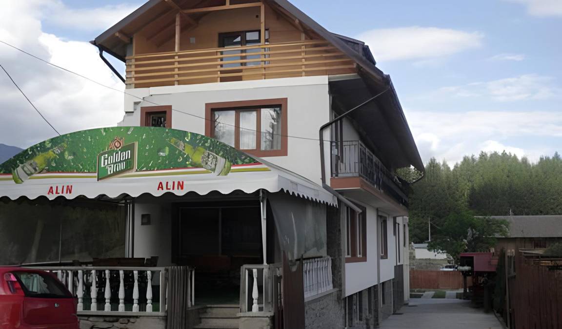Corbeni House | 300 m² Farmhouse ∙ 8 bedrooms ∙ 31 guests
