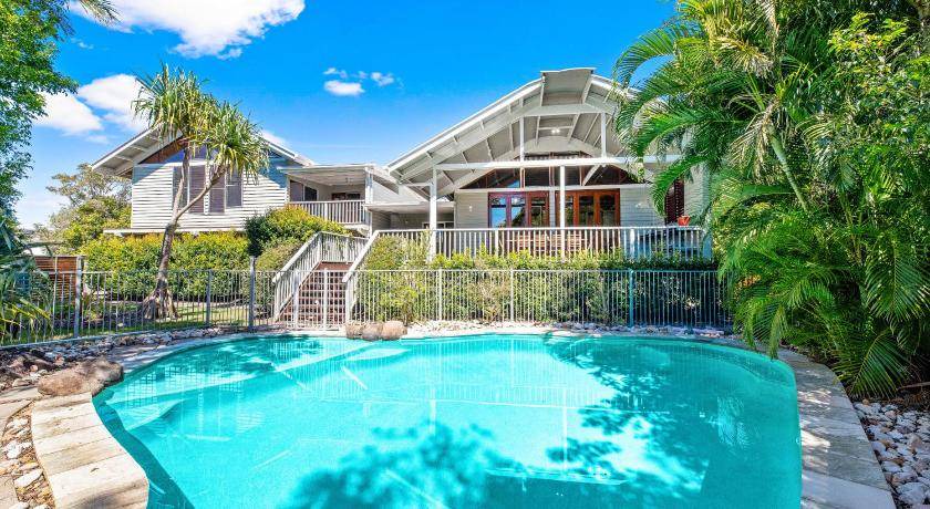 Mudjimba House | 300 m² House ∙ 3 bedrooms ∙ 8 guests