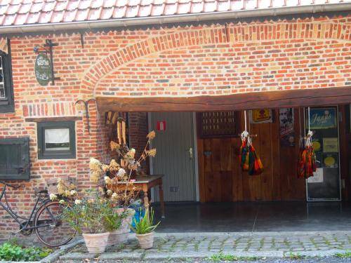 Wevelgem House | 300 m² House ∙ 3 bedrooms ∙ 10 guests