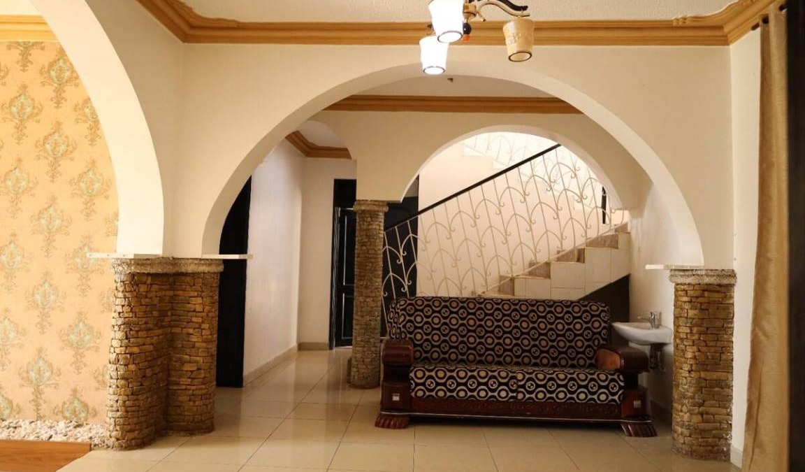 Muyenga House | 300 m² House ∙ 4 bedrooms ∙ 15 guests