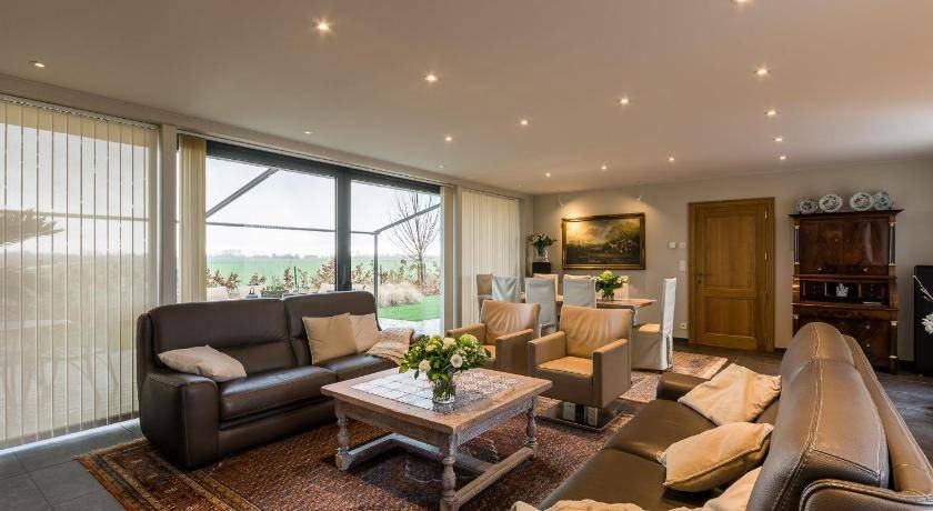 Watervliet House | 300 m² House ∙ 3 bedrooms ∙ 8 guests