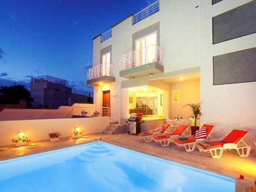 High Ridge Villa | 300 m² Villa ∙ 5 bedrooms ∙ 20 guests