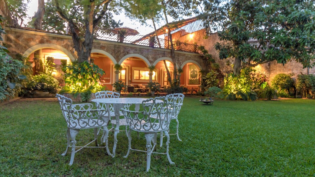 Chichen Itza - Valladolid House | 300 year old colonial mansion one block from the town square