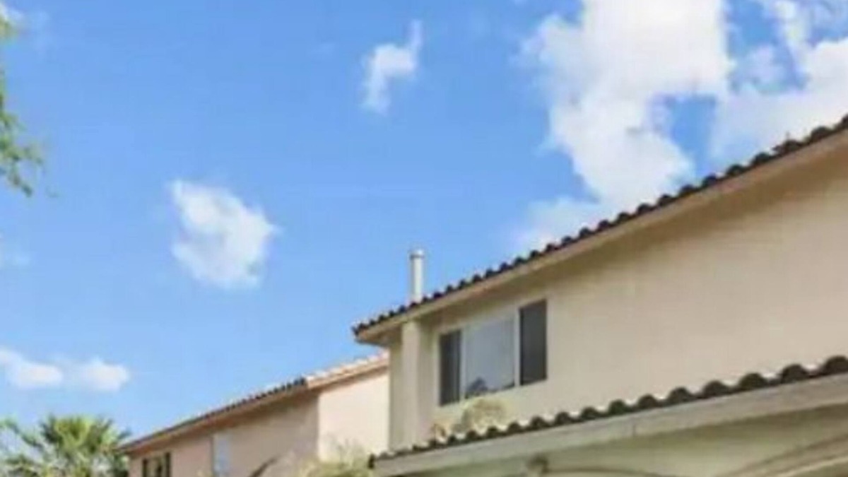 Spring Valley House | 3000 SqFt House 8beds/3bath W/Heated Pool/Spa/BBQ 86"SmartTV/Games Strip/Airport