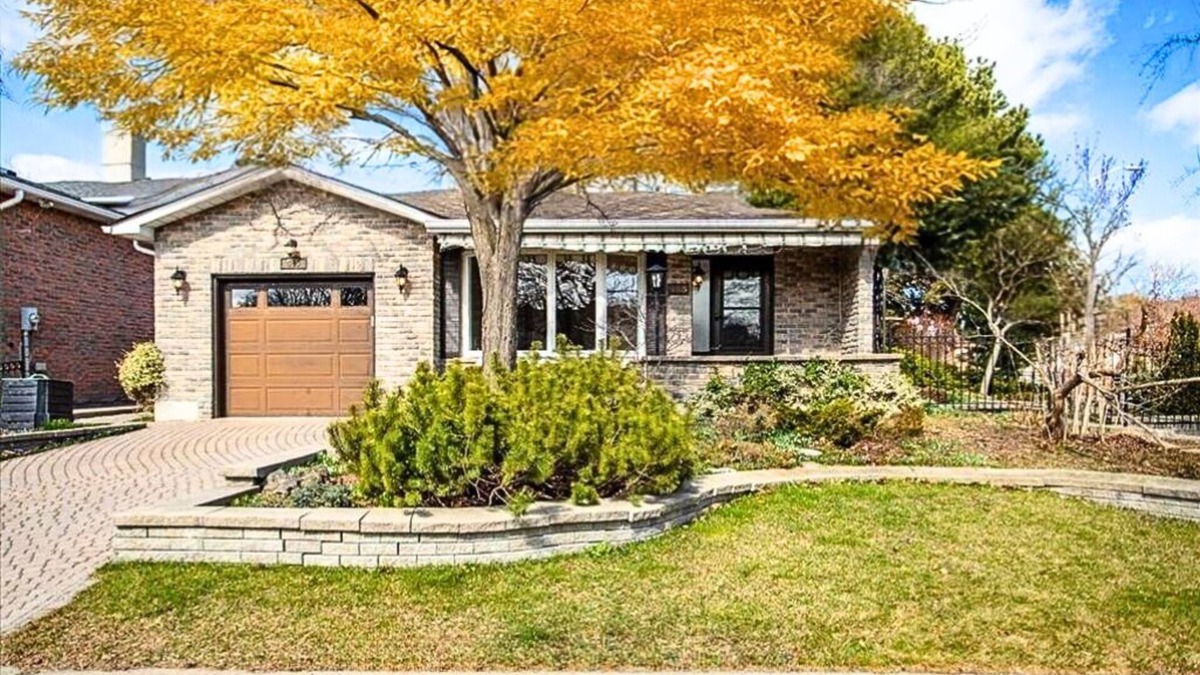 Halton Regional Municipality House | 3000 sqft+Oasis+fire place+Bar+Game room+ping-pong+BBQ+fountain+skylights+market