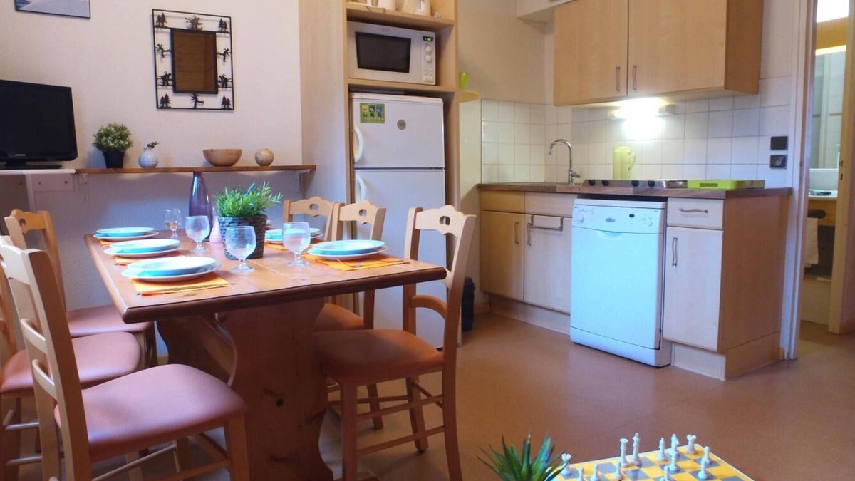 Lelex Apartment | 300m from resort center, swimming pool, parking, tv, ski locker, 32m², Lélex