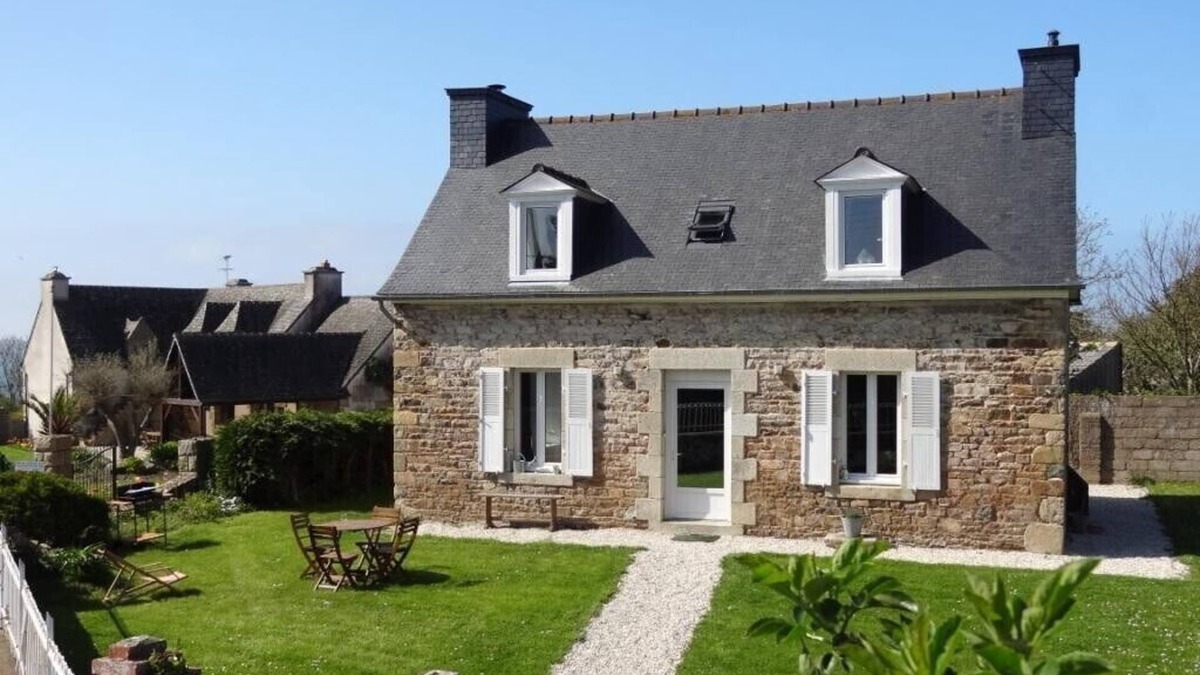 Ploubazlanec House | 300m from the SEA, Breton house with large garden and sea view - WIFI