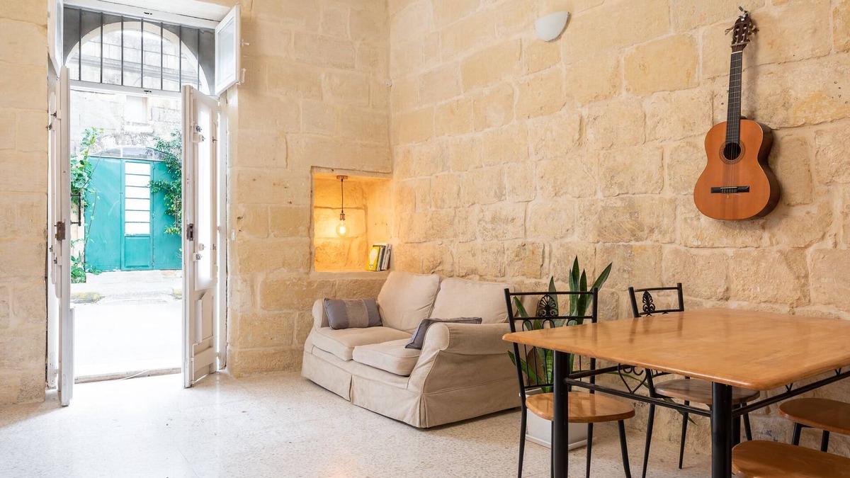 Xewkija Apartment | 300yr old farm converted into welcoming Tiny Home