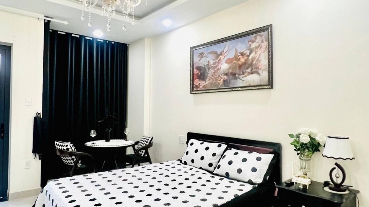 Da Kao Apartment | 301 Balcony, 75 inch TV, En-suite, Smoking Allowed, Elevator Access