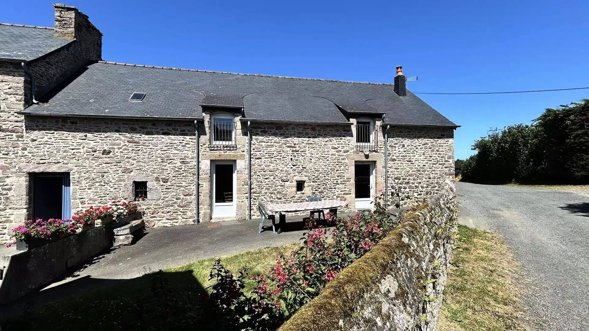 Pleherel-Plage-Vieux-Bourg Villa | 301 - Character house 2km from Sables-D'or.