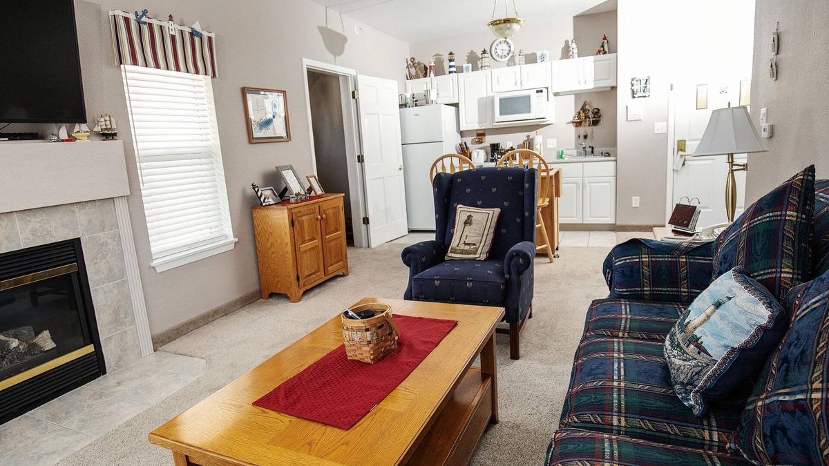 Delavan Lake Condo | 302 - Farmhouse Style One Bedroom Condo Suite