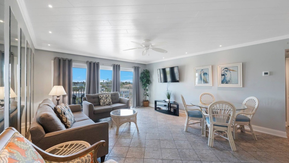 Madeira Beach Condo | #302 The Collwood: 2 BR, 2 BA in Madeira Beach, Sleeps 6